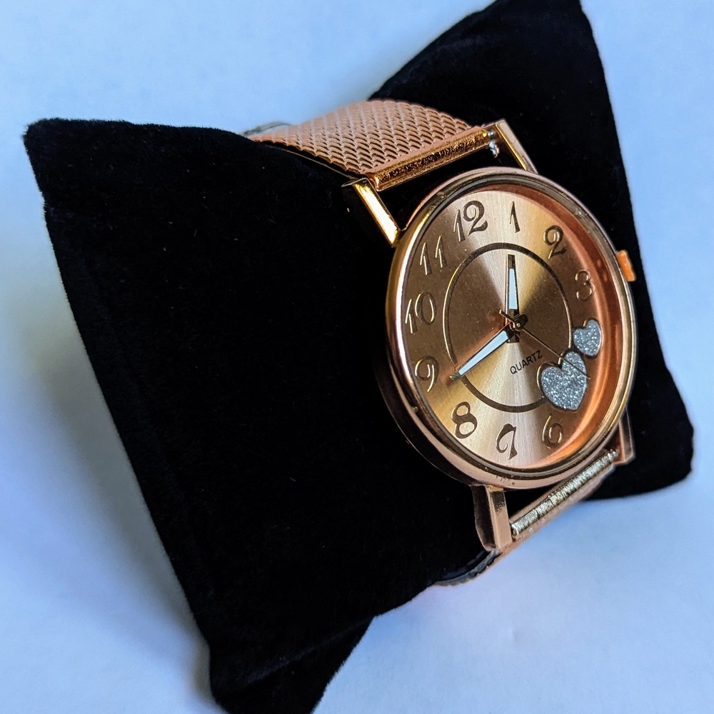 Chic Rose Gold Watch with Heart Details